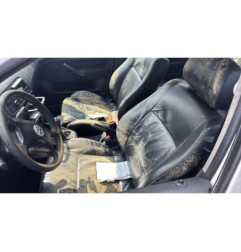 Attache ceinture avant gauche VOLKSWAGEN GOLF 4