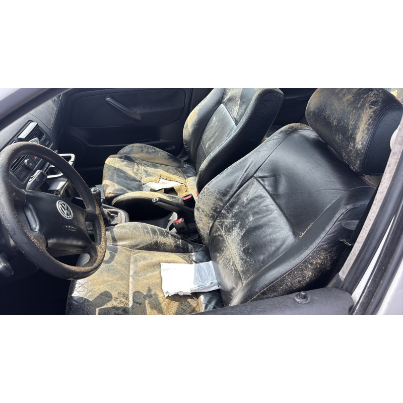 Attache ceinture avant gauche VOLKSWAGEN GOLF 4 Photo n°10
