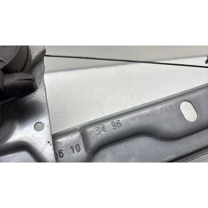 Leve vitre electrique avant droit PEUGEOT 207 Photo n°4