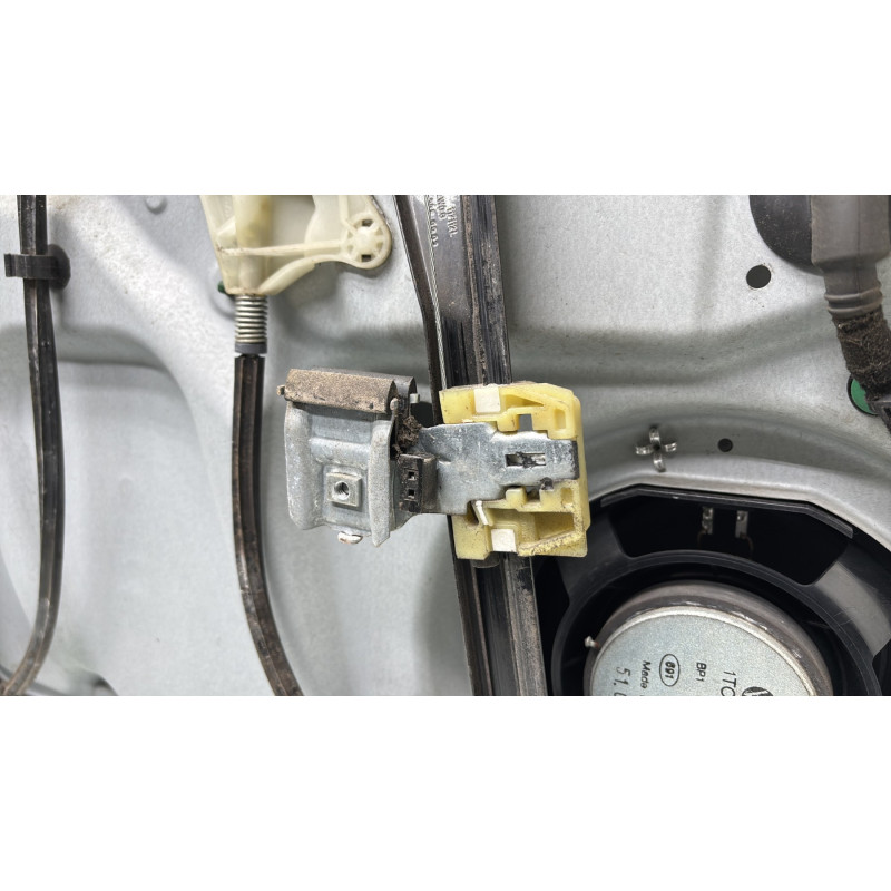 Leve vitre electrique avant droit VOLKSWAGEN TOURAN 1 Photo n°3