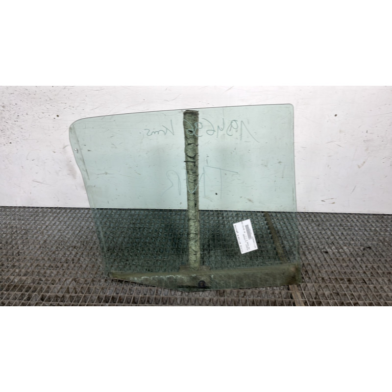 Vitre arriere gauche PEUGEOT 106 Photo n°4