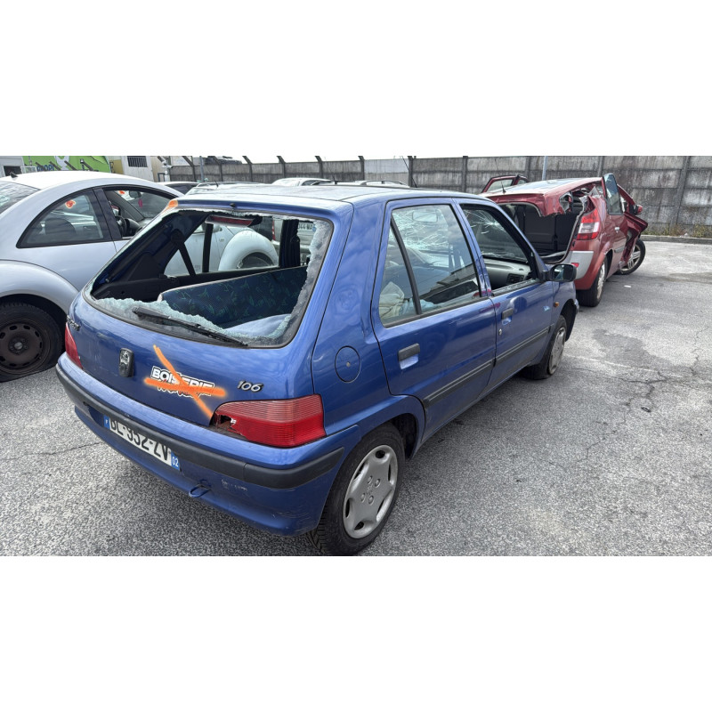 Vitre arriere gauche PEUGEOT 106 Photo n°7