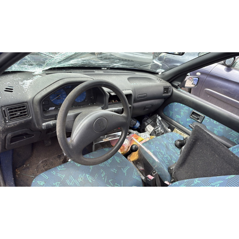 Vitre arriere gauche PEUGEOT 106 Photo n°17