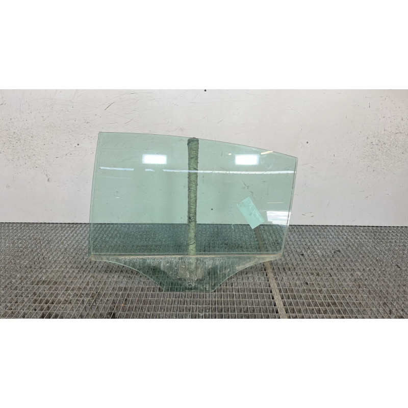 Vitre arriere gauche VOLKSWAGEN PASSAT 6 Photo n°1