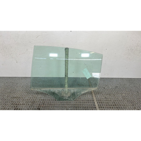 Vitre arriere gauche VOLKSWAGEN PASSAT 6 Photo n°1