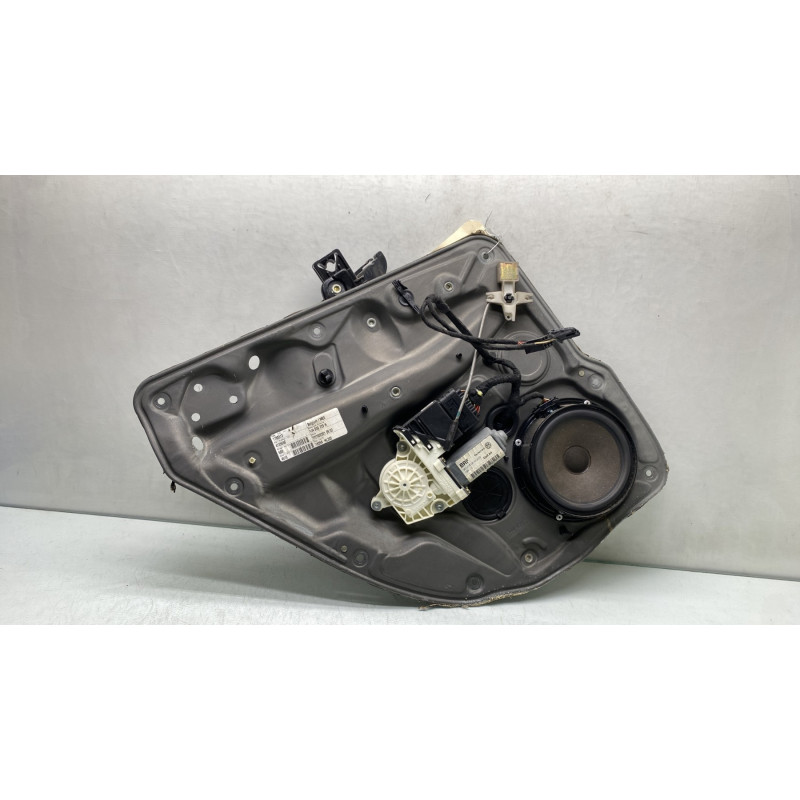 Leve vitre electrique arriere gauche VOLKSWAGEN GOLF 4 Photo n°3
