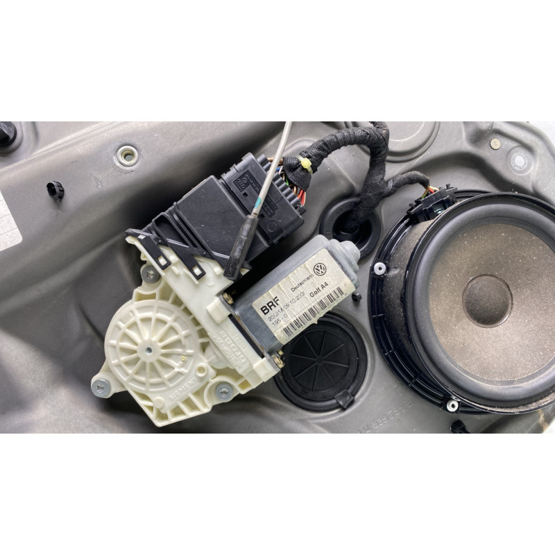 Leve vitre electrique arriere gauche VOLKSWAGEN GOLF 4 Photo n°4