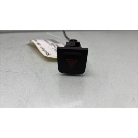 Bouton de warning RENAULT KADJAR Photo n°1