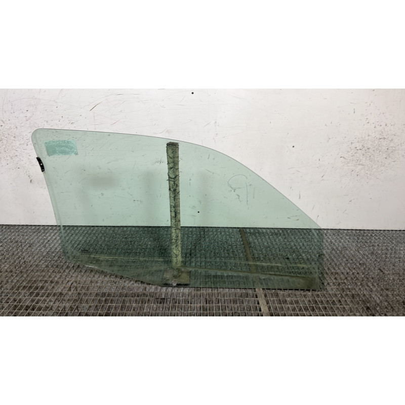 Vitre avant gauche RENAULT CLIO 2 CAMPUS Photo n°4