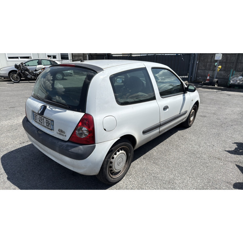 Vitre avant gauche RENAULT CLIO 2 CAMPUS Photo n°17
