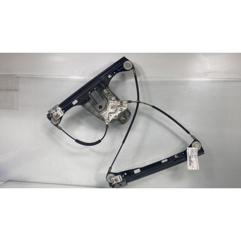 Leve vitre electrique avant gauche MERCEDES CLASSE C 203 COUPE SPORT Photo n°1
