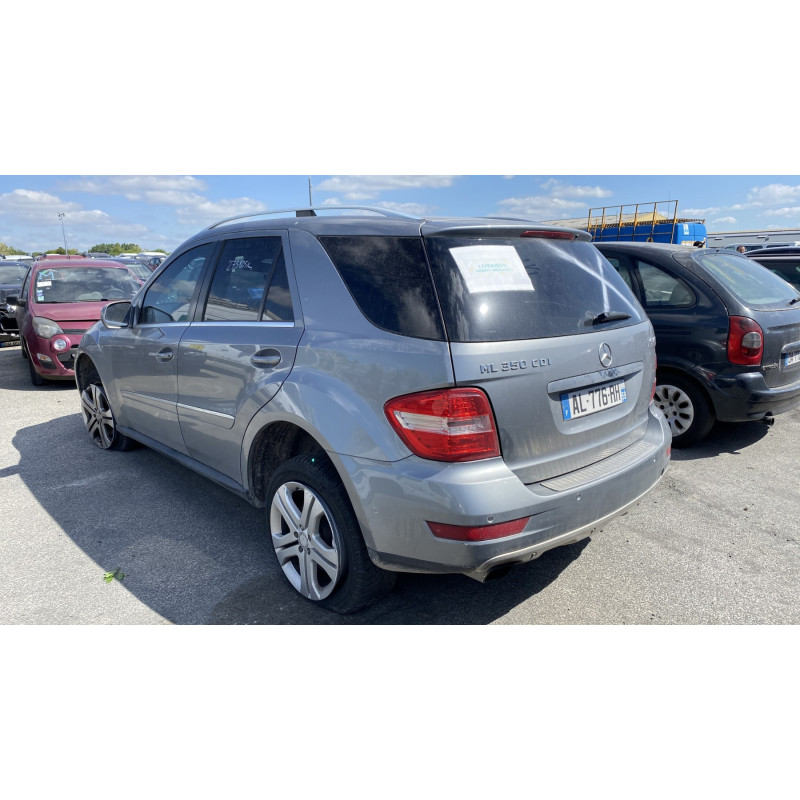 Custode arriere droit MERCEDES CLASSE M 164 Photo n°8