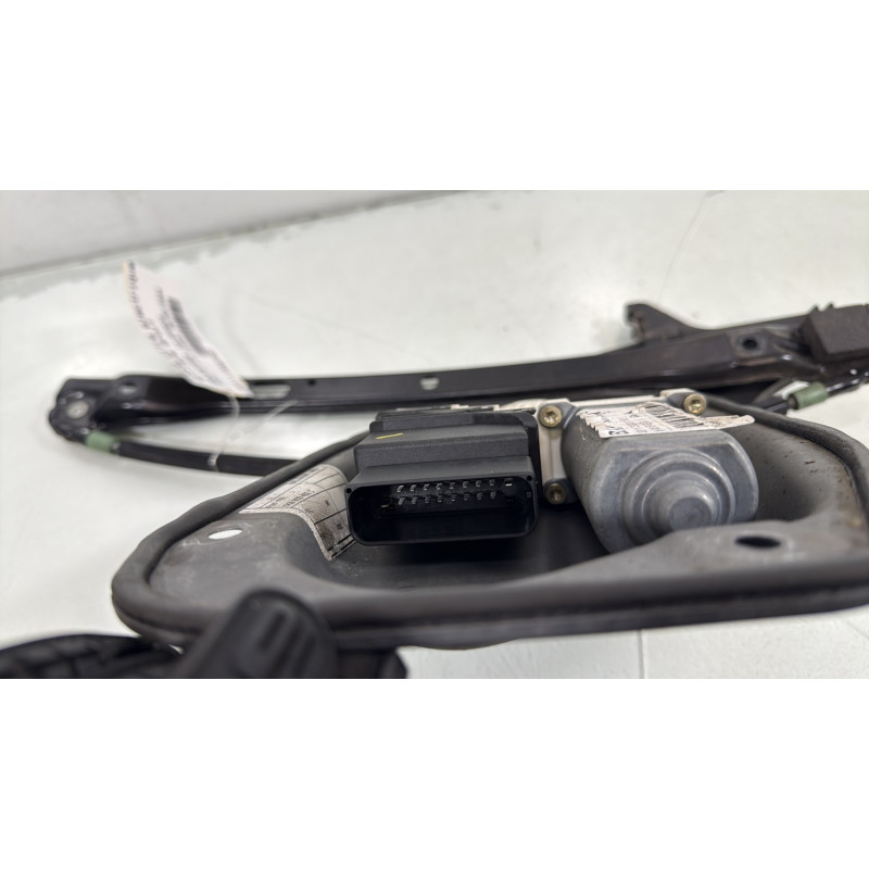 Leve vitre electrique arriere droit VOLKSWAGEN GOLF 5 Photo n°4