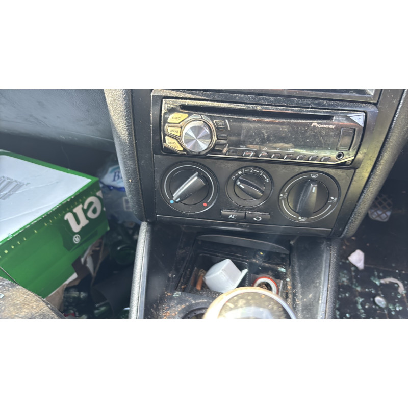 Vitre arriere droit VOLKSWAGEN GOLF 4 Photo n°17