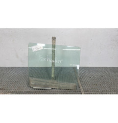 Vitre arriere droit SUZUKI SWIFT 3 Photo n°1