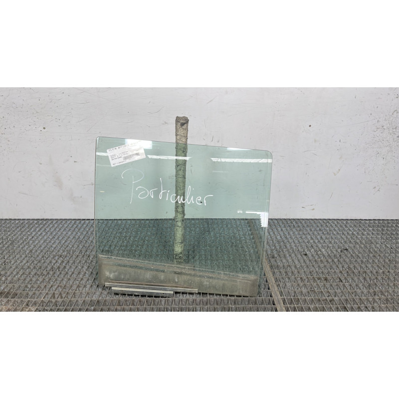 Vitre arriere droit SUZUKI SWIFT 3 Photo n°1