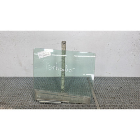 Vitre arriere droit SUZUKI SWIFT 3 Photo n°1