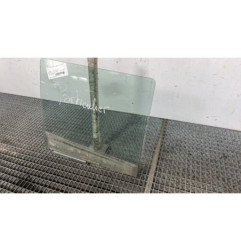 Vitre arriere droit SUZUKI SWIFT 3