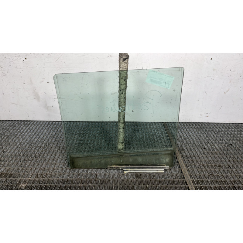 Vitre arriere droit SUZUKI SWIFT 3 Photo n°4