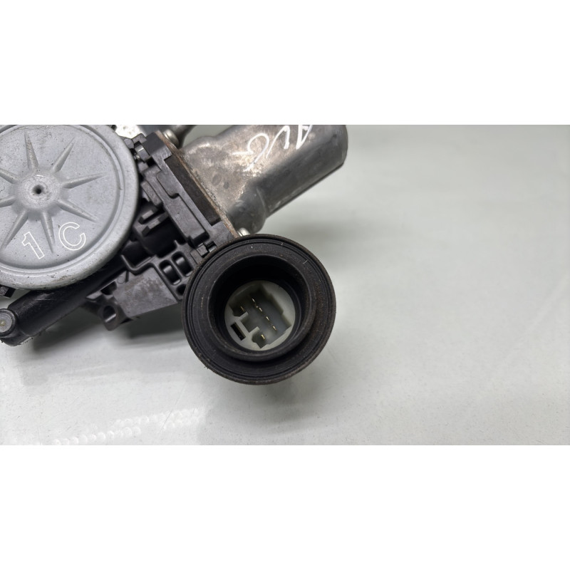 Leve vitre electrique avant gauche SUZUKI SWIFT 3 Photo n°2