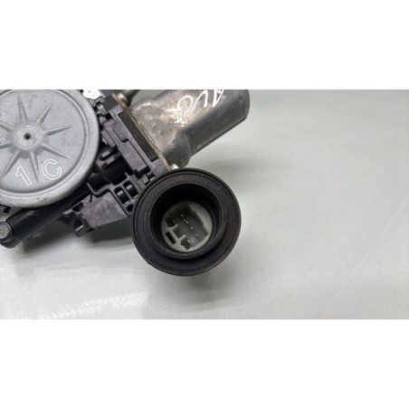 Leve vitre electrique avant gauche SUZUKI SWIFT 3