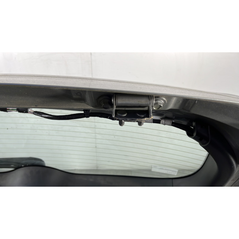 Malle/Hayon arriere TOYOTA VERSO Photo n°7