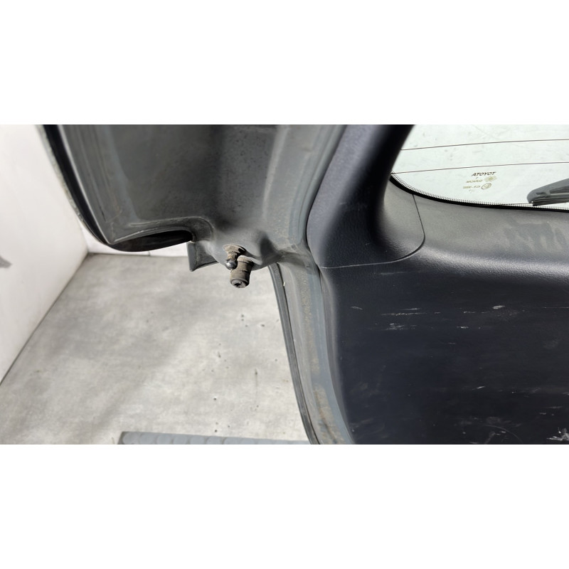 Malle/Hayon arriere TOYOTA VERSO Photo n°9