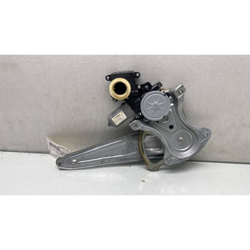 Leve vitre electrique arriere droit TOYOTA VERSO Photo n°1