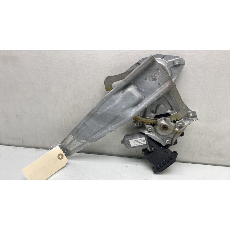 Leve vitre electrique arriere droit TOYOTA VERSO Photo n°3
