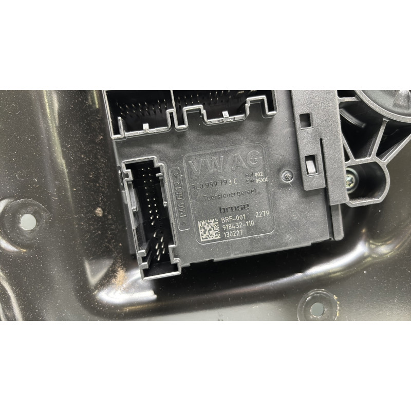 Leve vitre electrique avant gauche VOLKSWAGEN PASSAT 6 Photo n°3