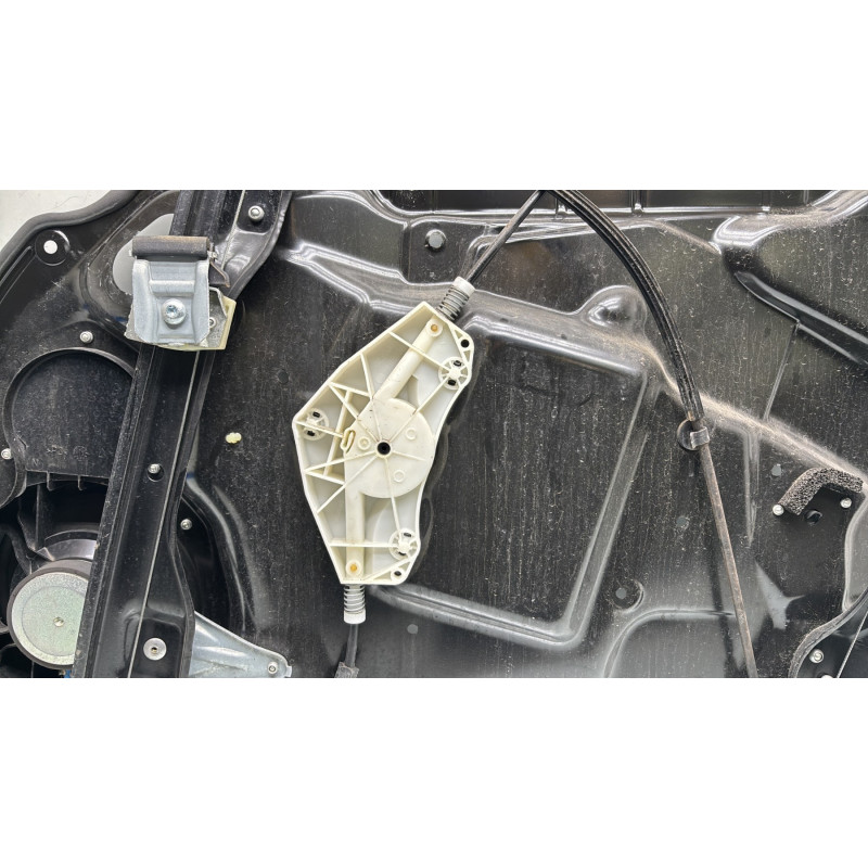 Leve vitre electrique avant gauche VOLKSWAGEN PASSAT 6 Photo n°6