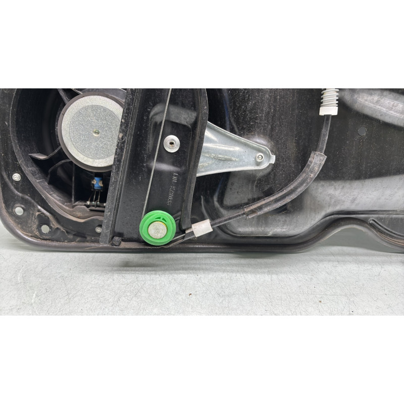 Leve vitre electrique avant gauche VOLKSWAGEN PASSAT 6 Photo n°8