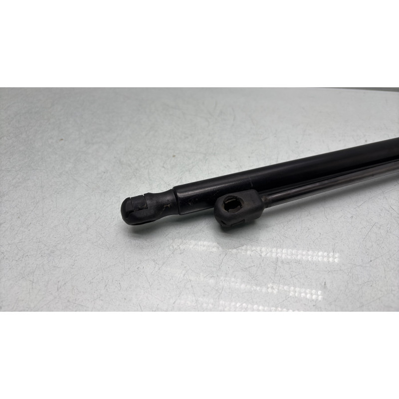 Verin de coffre VOLKSWAGEN PASSAT 6 Photo n°4