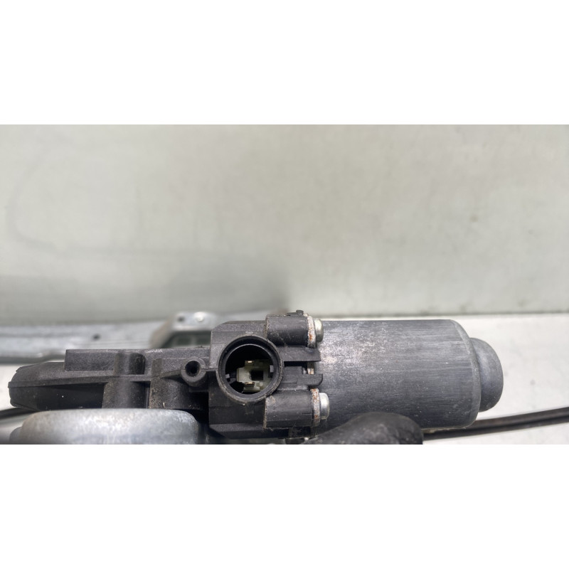 Leve vitre electrique avant droit RENAULT CLIO 3 Photo n°9