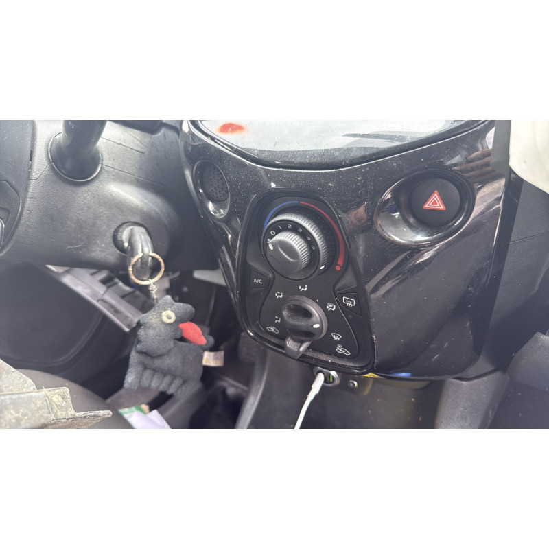 Lunette arriere CITROEN C1 2 Photo n°15