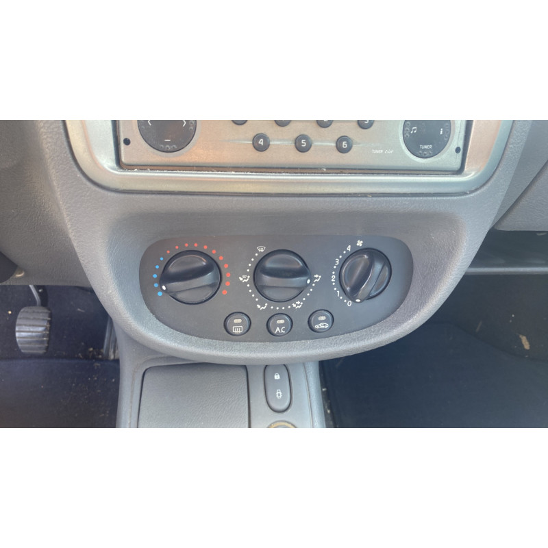 Poignee porte avant gauche RENAULT CLIO 2 Photo n°16