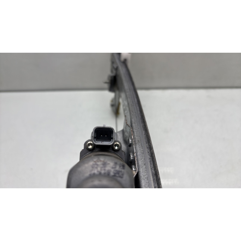 Leve vitre electrique avant droit PEUGEOT 107 Photo n°4