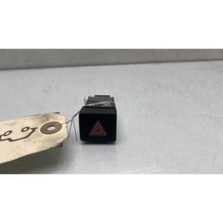 Bouton de warning AUDI A4 4 Photo n°1