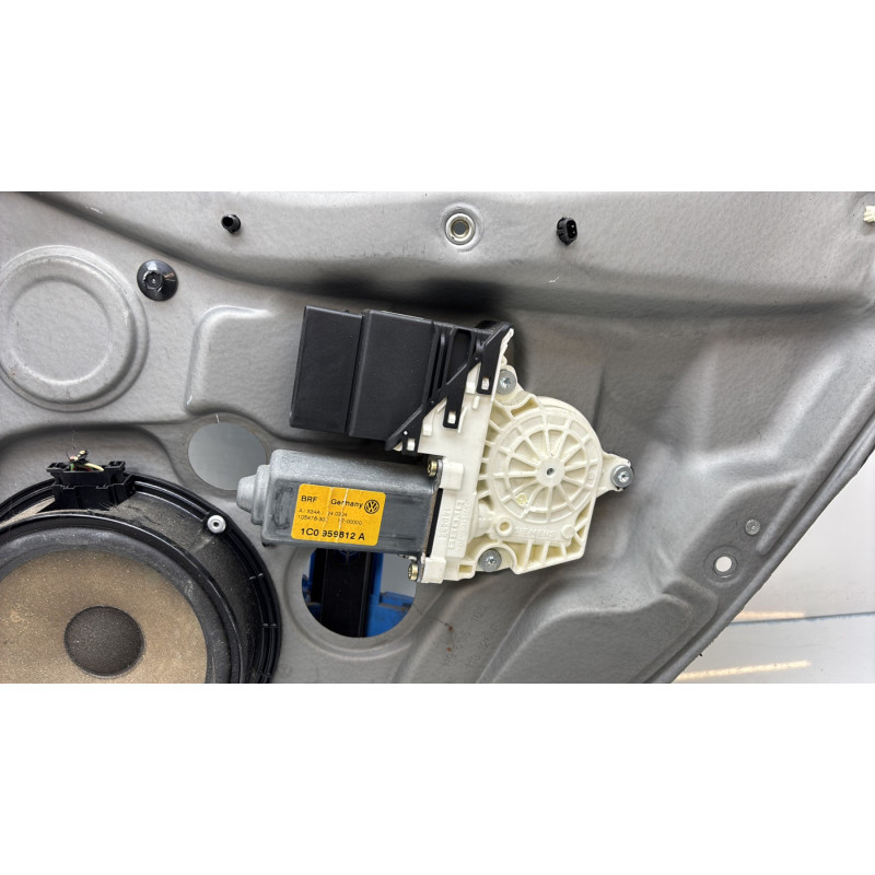 Leve vitre electrique arriere droit VOLKSWAGEN GOLF 4 Photo n°3
