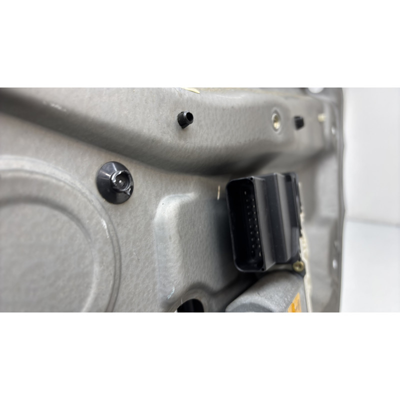 Leve vitre electrique arriere droit VOLKSWAGEN GOLF 4 Photo n°4