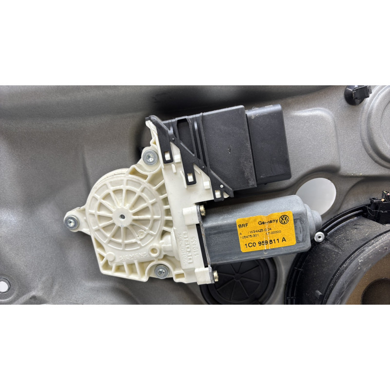 Leve vitre electrique arriere gauche VOLKSWAGEN GOLF 4 Photo n°3
