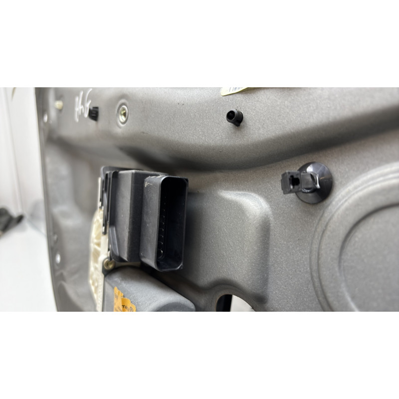 Leve vitre electrique arriere gauche VOLKSWAGEN GOLF 4 Photo n°4