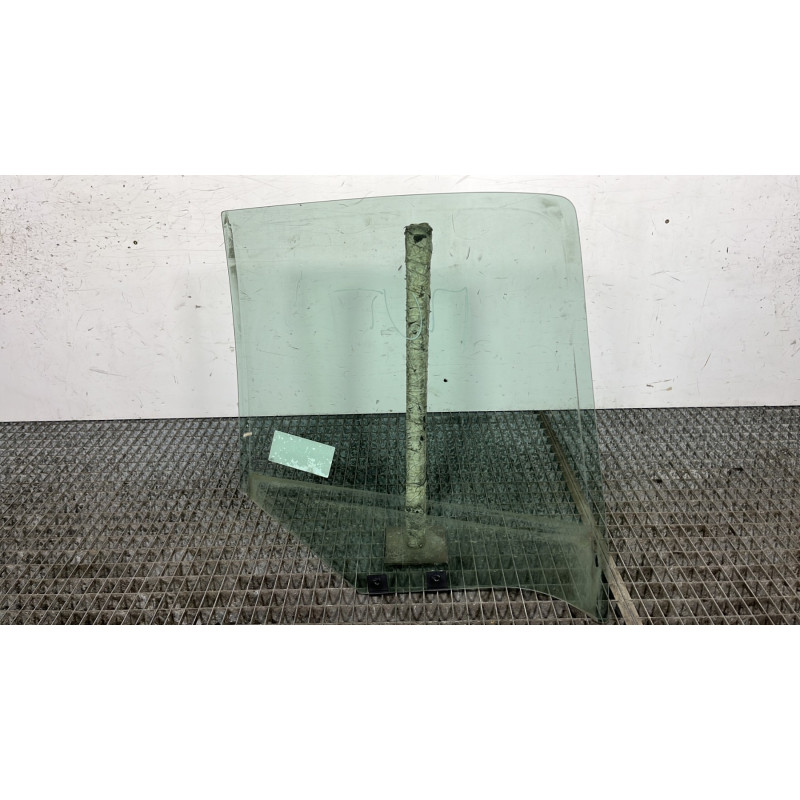 Vitre arriere gauche RENAULT CLIO 2 CAMPUS Photo n°4