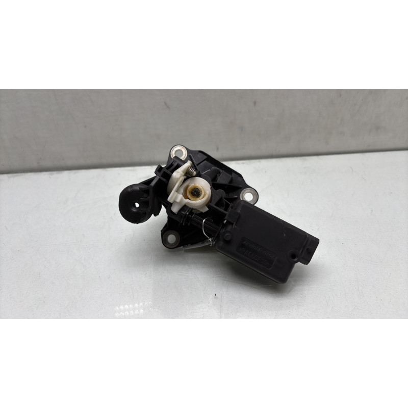 Bouton de coffre RENAULT CLIO 2 CAMPUS Photo n°2