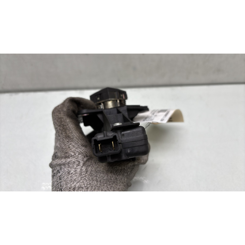 Bouton de coffre RENAULT CLIO 2 CAMPUS Photo n°3