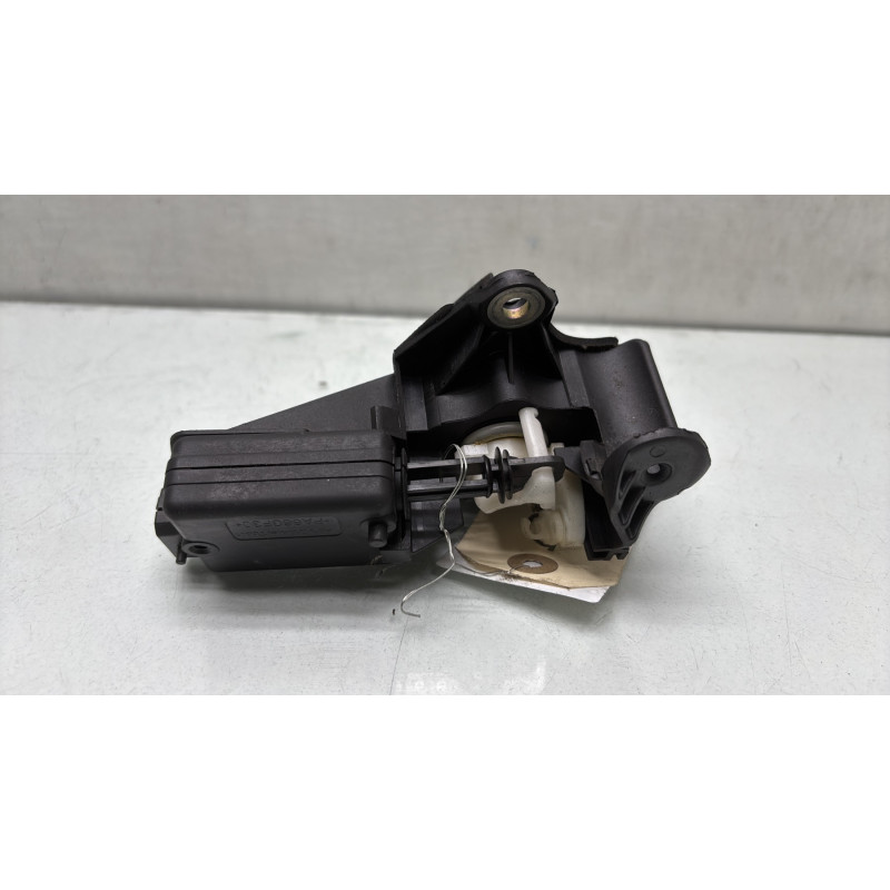 Bouton de coffre RENAULT CLIO 2 CAMPUS Photo n°4