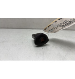 Bouton de warning RENAULT CLIO 2 CAMPUS Photo n°1