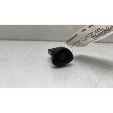 Bouton de warning RENAULT CLIO 2 CAMPUS Photo n°1