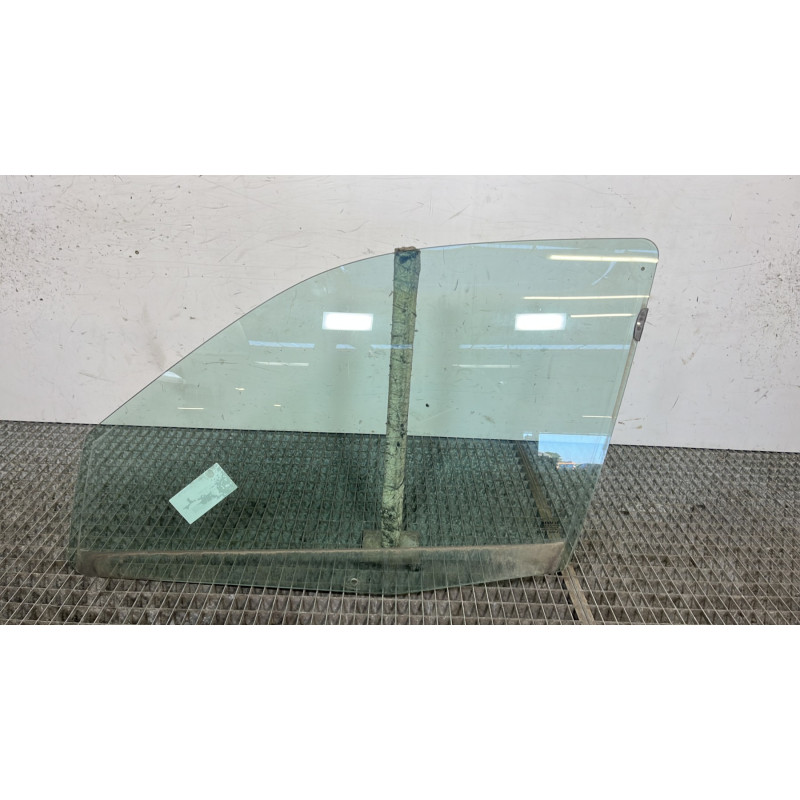 Vitre avant gauche RENAULT CLIO 2 Photo n°1
