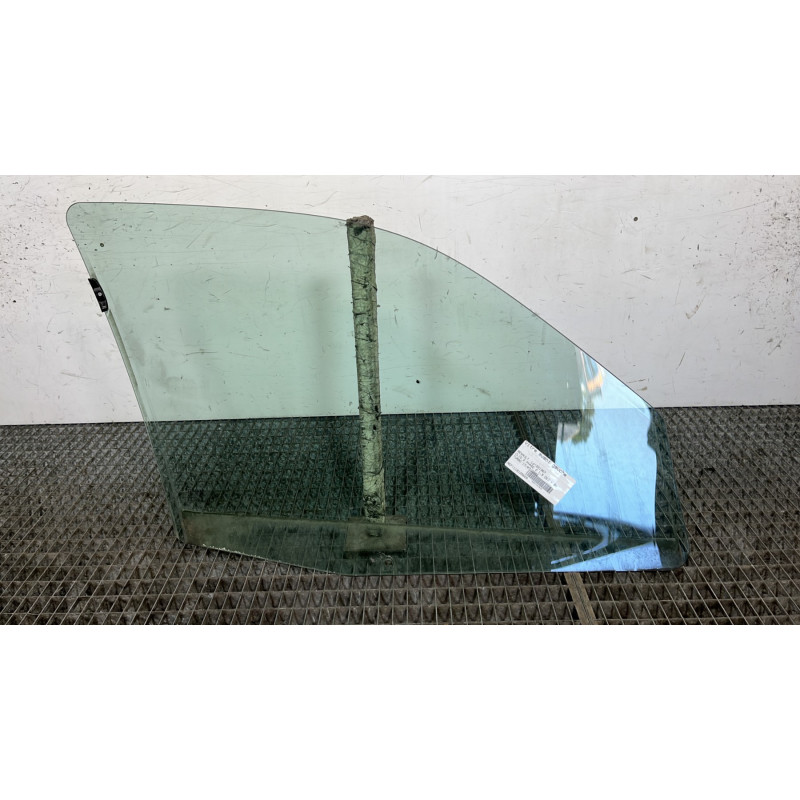 Vitre avant gauche RENAULT CLIO 2 Photo n°4